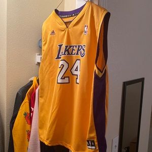 Kobe Bryant Jersey never worn it’s just to big